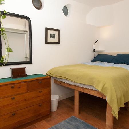 Hotel One Of A Kind - Converted Ship In The Heart Of Londres Exterior foto