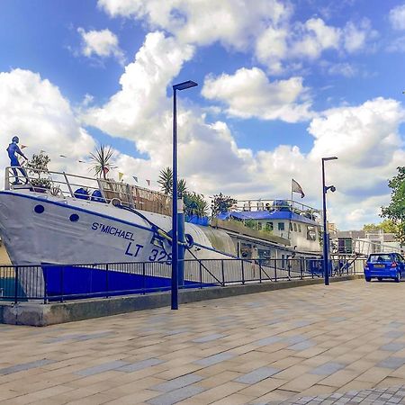 Hotel One Of A Kind - Converted Ship In The Heart Of Londres Exterior foto