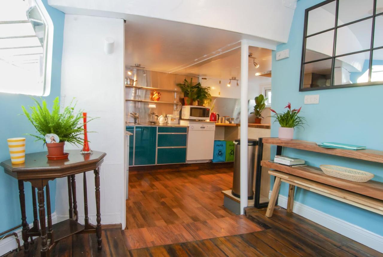 Hotel One Of A Kind - Converted Ship In The Heart Of Londres Exterior foto