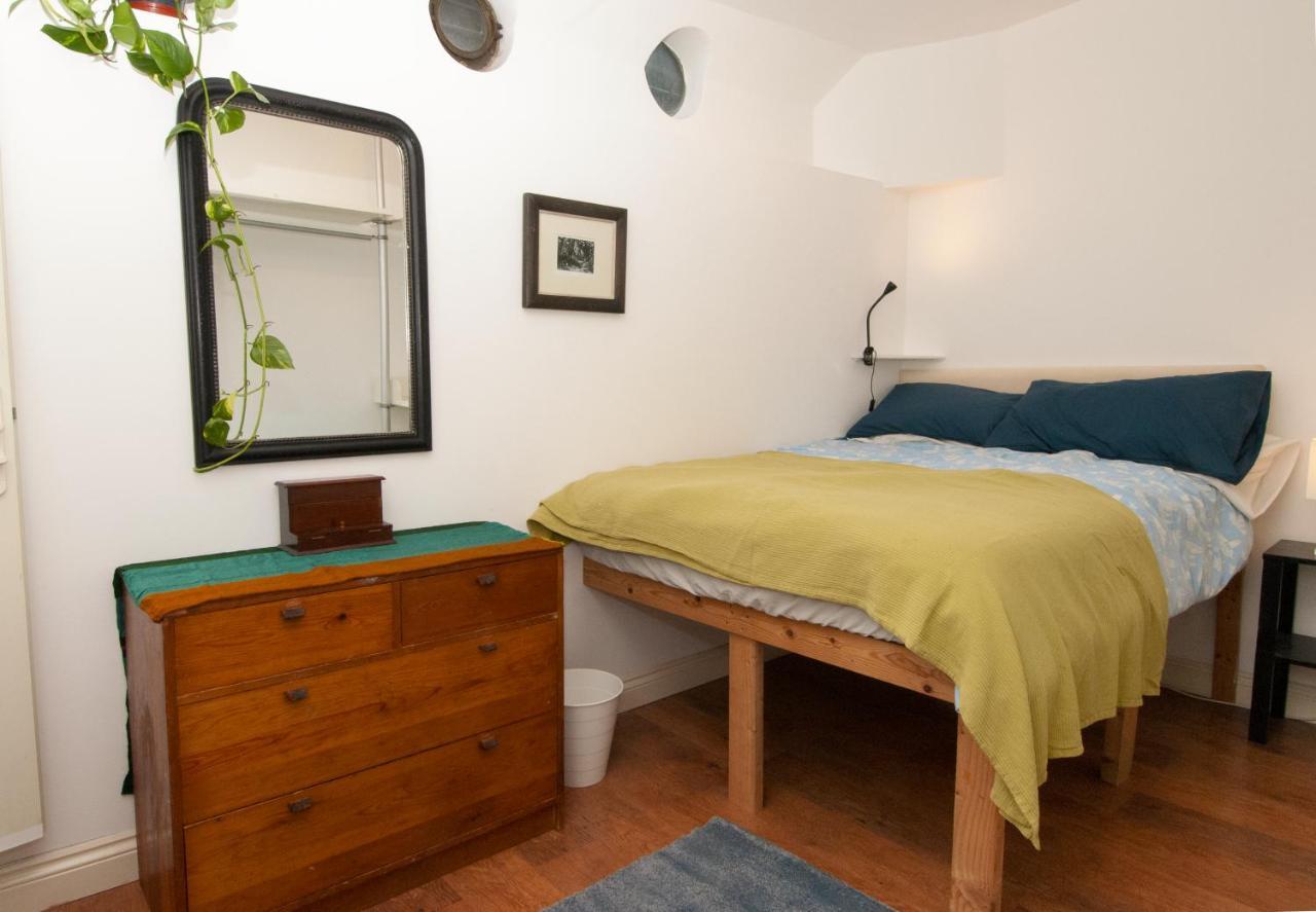Hotel One Of A Kind - Converted Ship In The Heart Of Londres Exterior foto